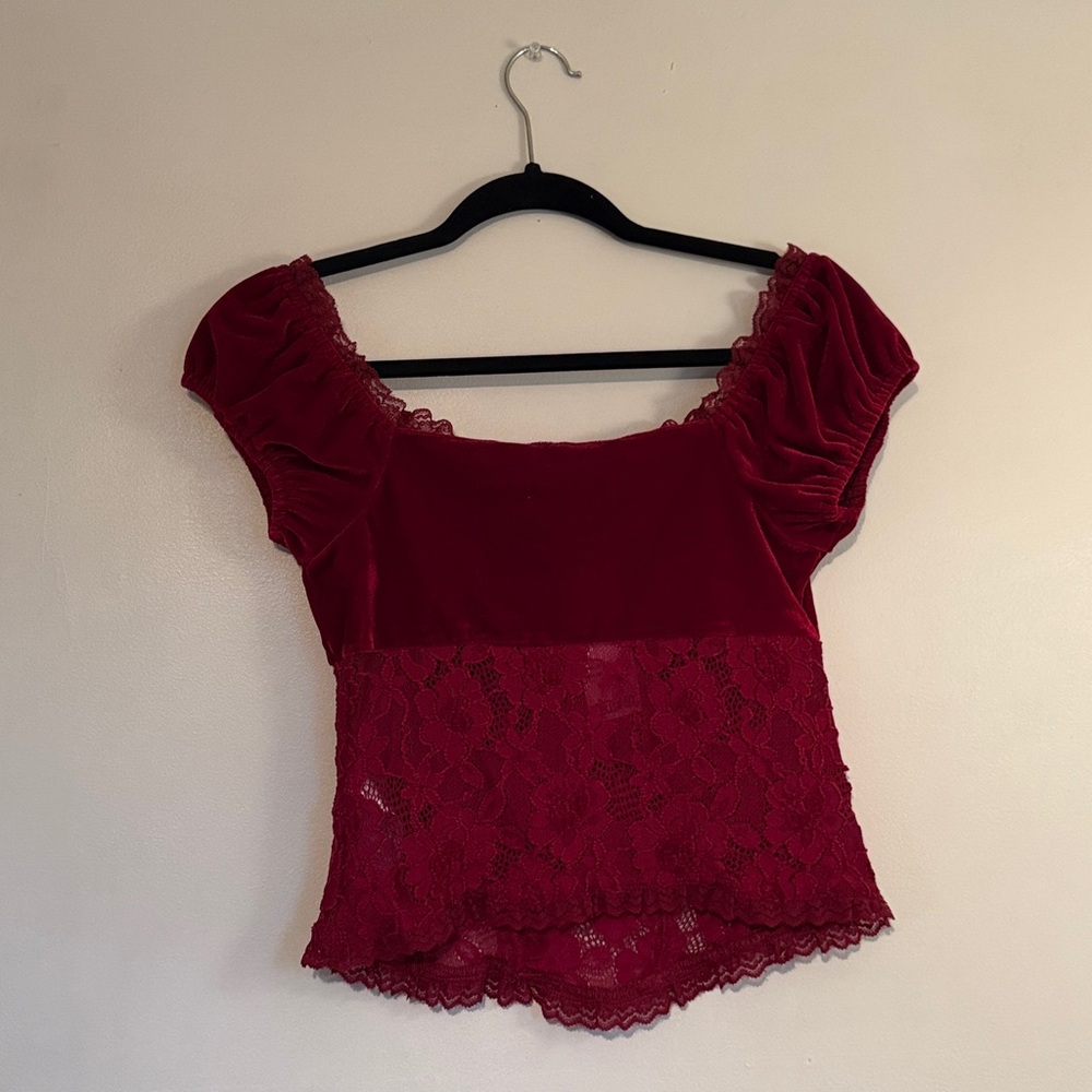 Elegant Red Velvet and Lace Top - Picture 3 of 4